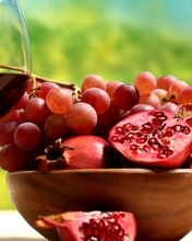 Картинка: Бокал, вино, виноград, гранат