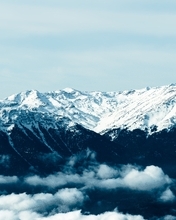 Картинка: Горы, снег, деревья, облака, туман, небо