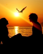 Картинка: Девушка, парень, силуэт, море, закат, солнце, вечер, чайка, горизонт, романтика