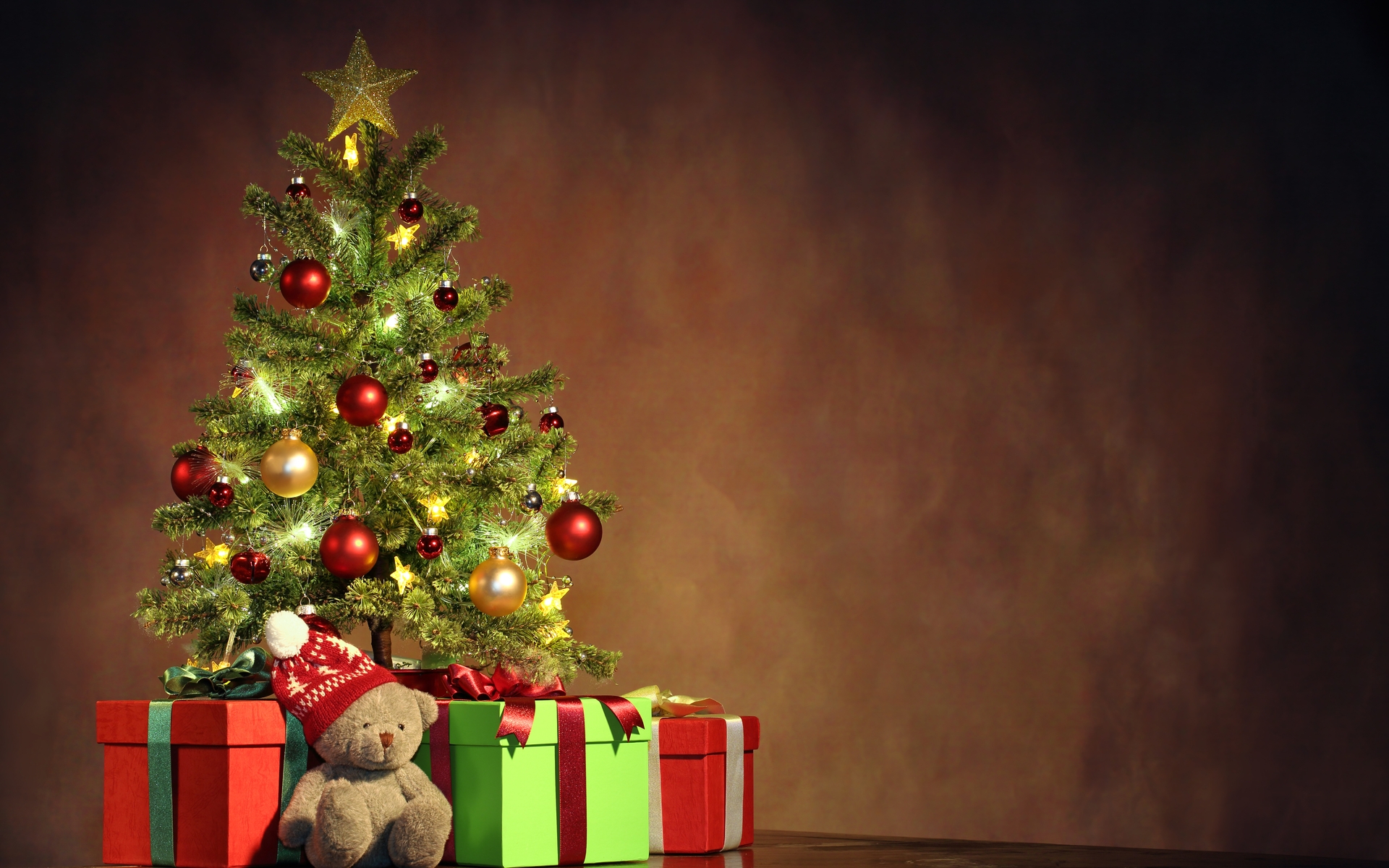 Image: Christmas, new year, gifts, Teddy bear, toy, tree, star, decoration, balloons, fancy