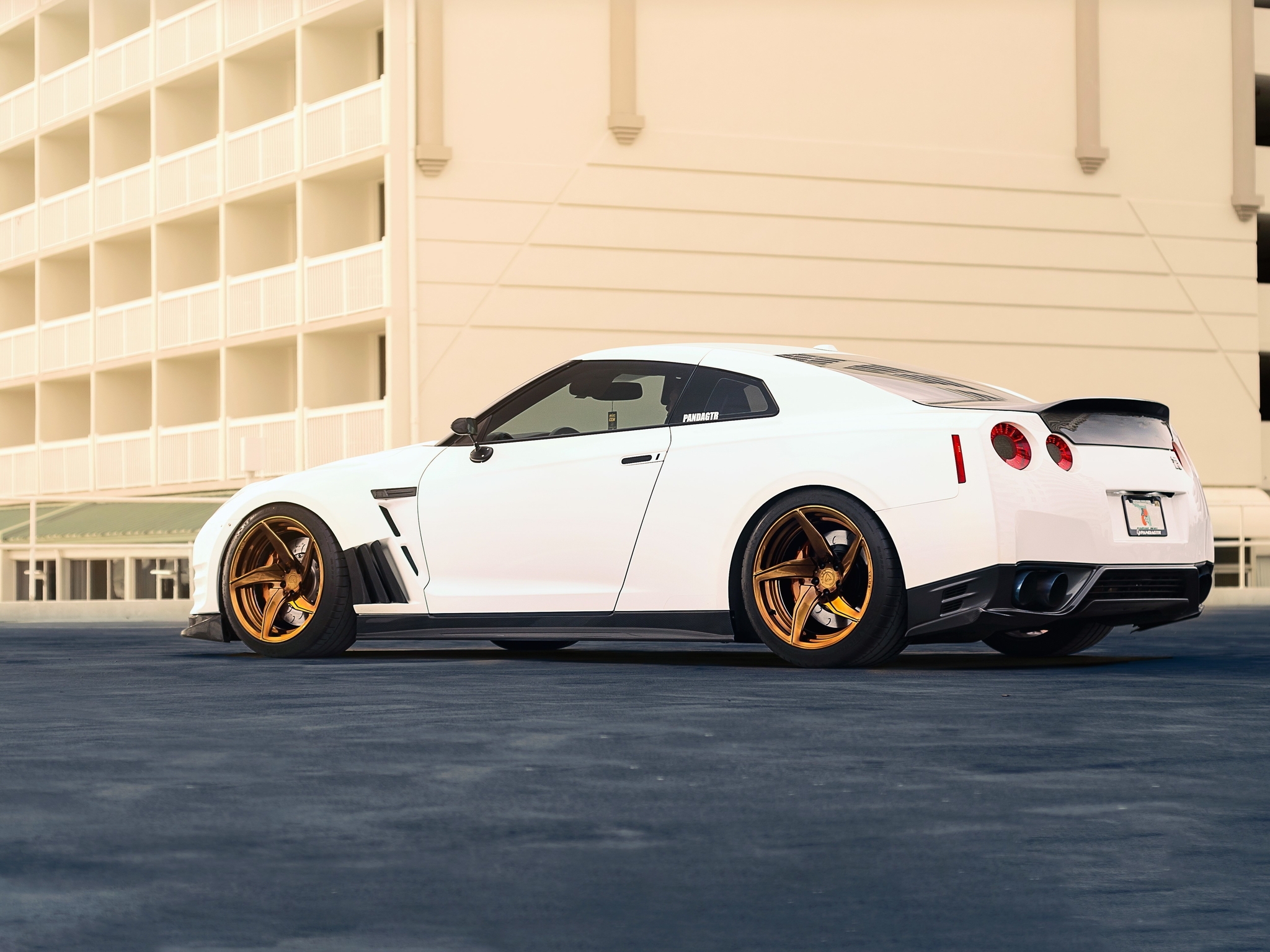 Image: Nissan, white, GT-R, building, asphalt, casting, supercar