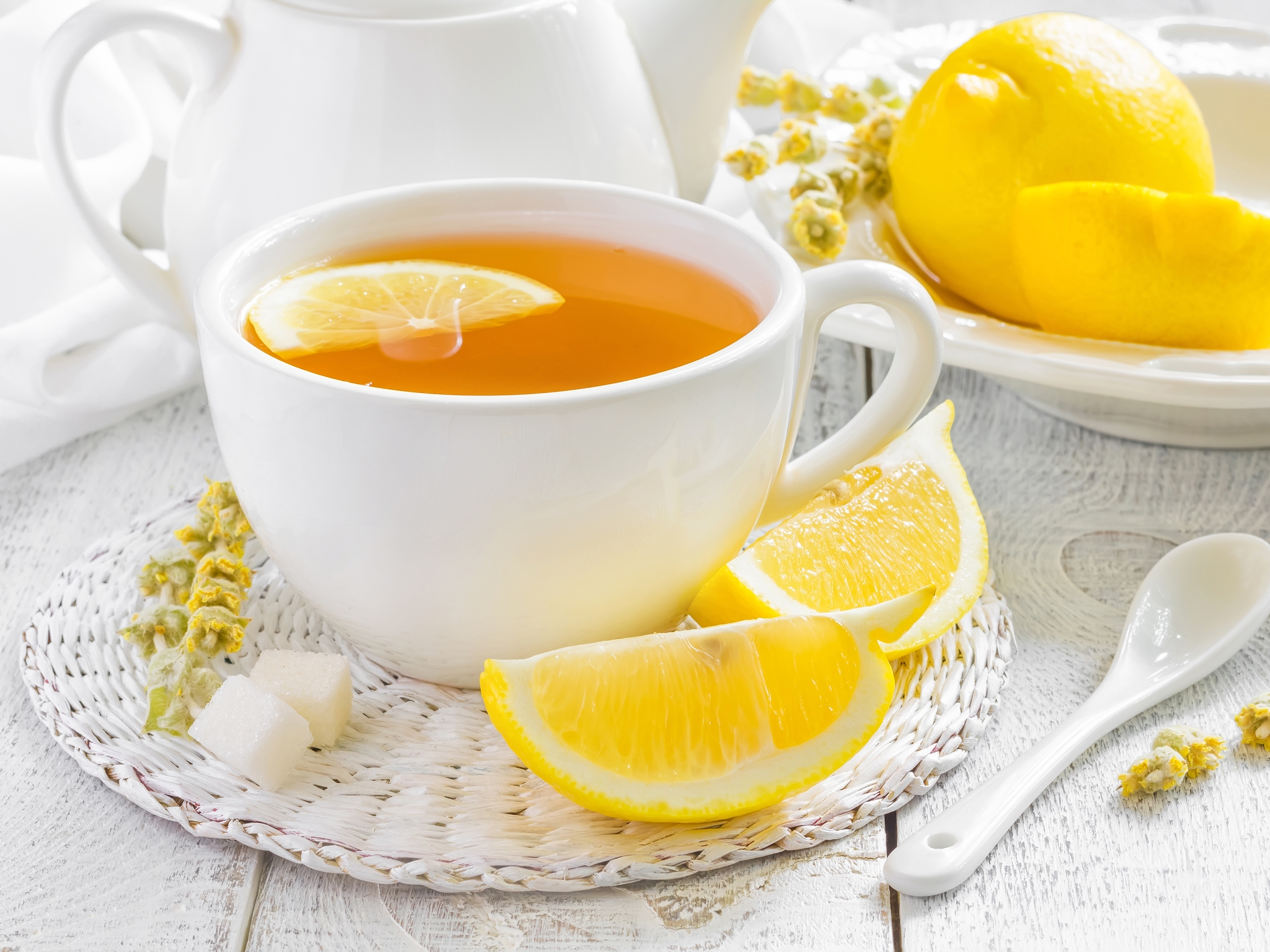 Вкусный чай с лимоном. Чай с лимоном. Чай слимном. Чашка чая с лимоном. Доброе утро чай с лимоном.