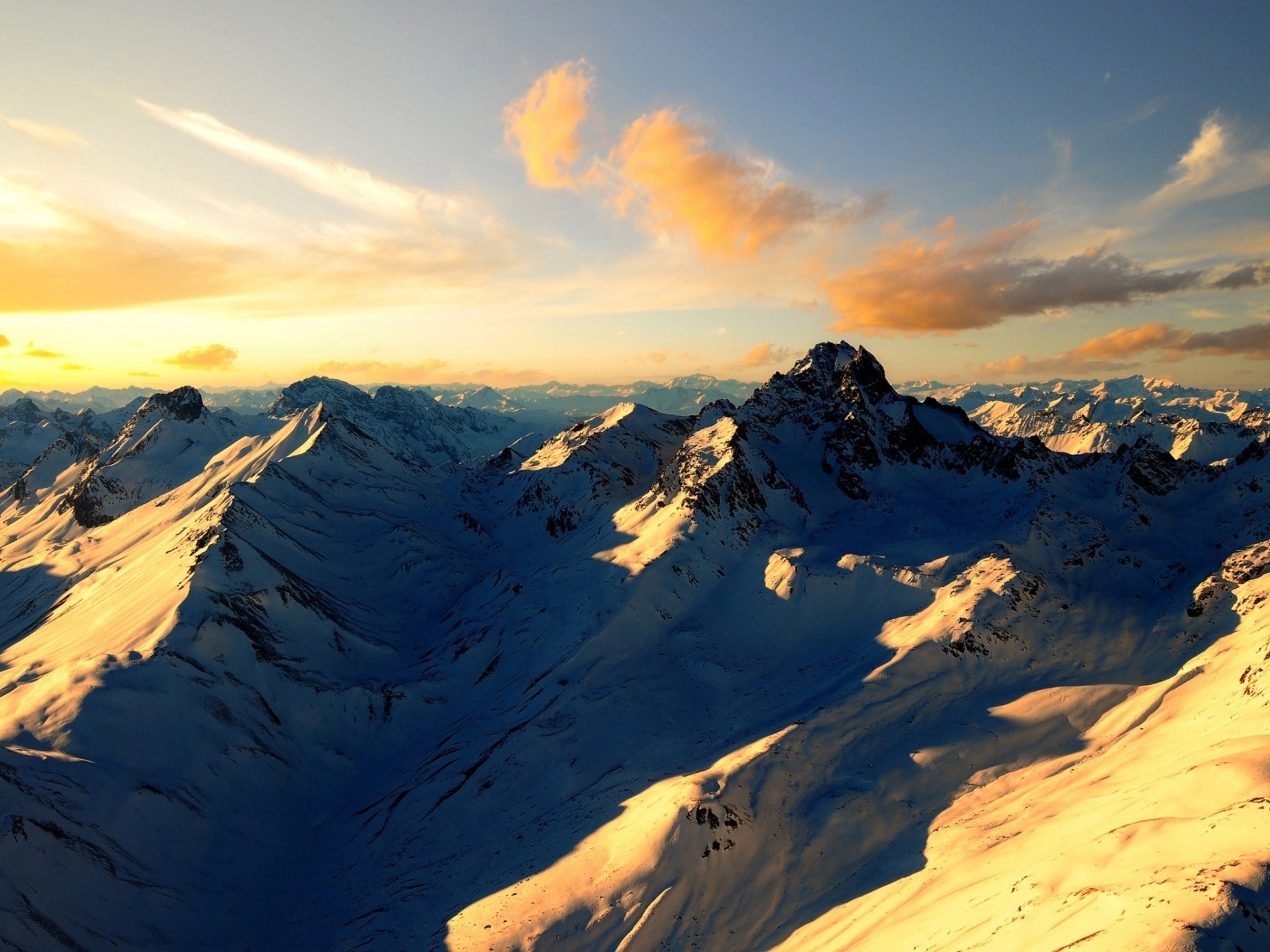 Image: Mountains, snow, horizon, sky, clouds, sunlight