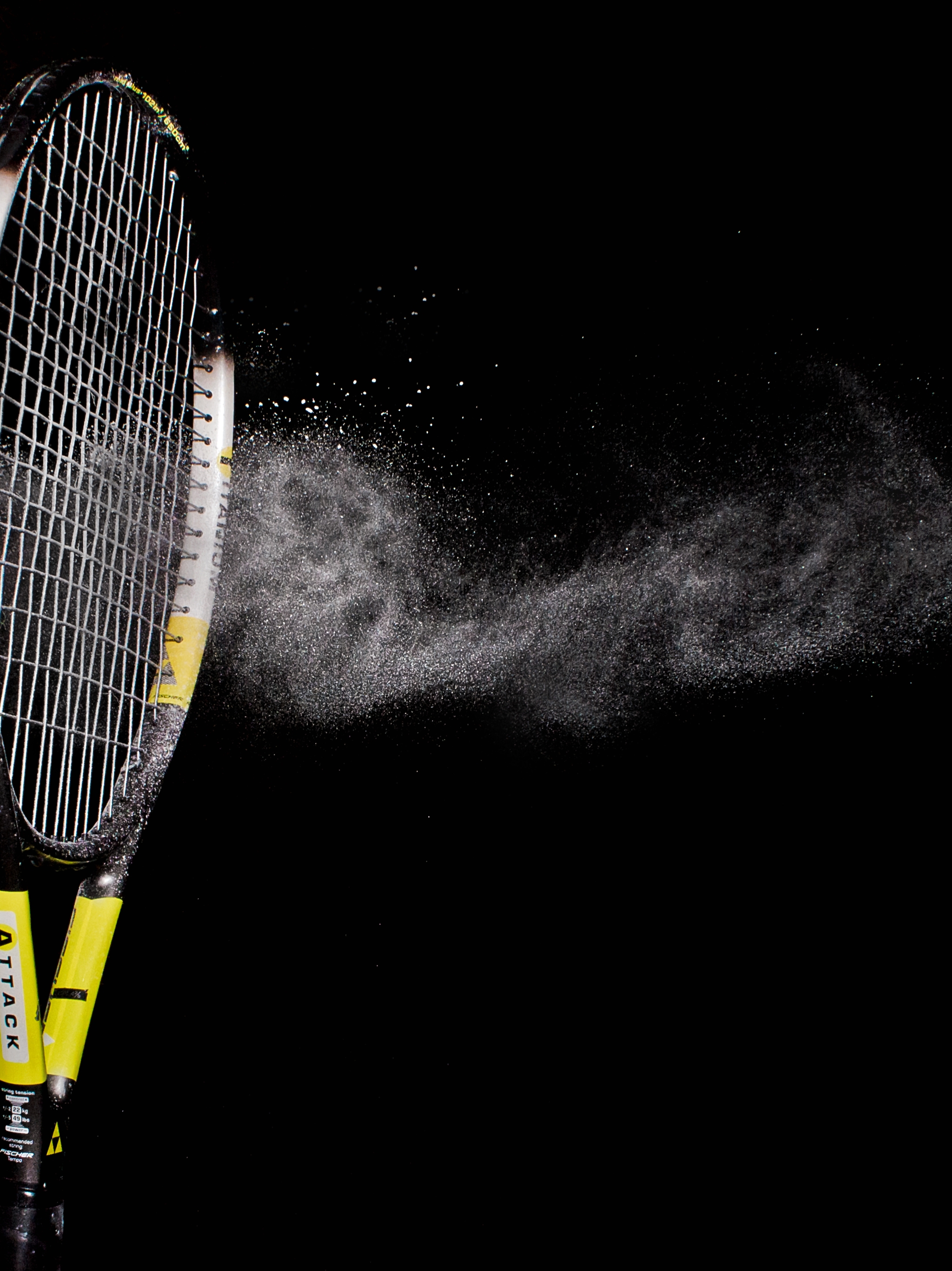 Картинка: Ракетка, теннис, мяч, удар, чёрный фон