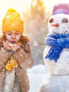 Картинка: Зима, девочка, снег, снежинки, снеговик, шарф, шапка