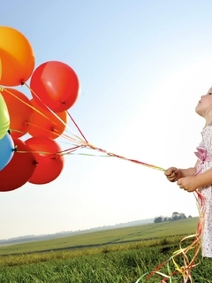 Картинка: Девочка, воздушные шары, платье, поле, трава, небо
