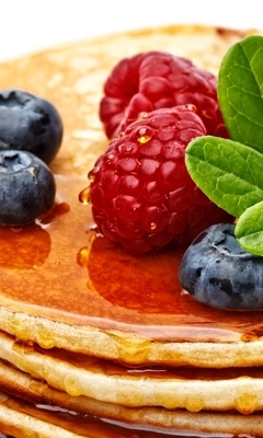 Картинка: Блины, мёд, ягоды, малина, черника, листкики