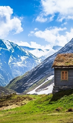 Image: Mountain, house, grass