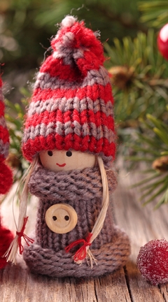 Картинка: Кукла, игрушка, зима, вязаные, шапка, веточка, ель, декор, новый год, рождество