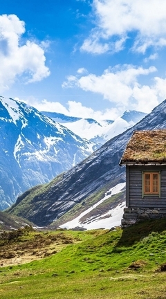 Image: Mountain, house, grass