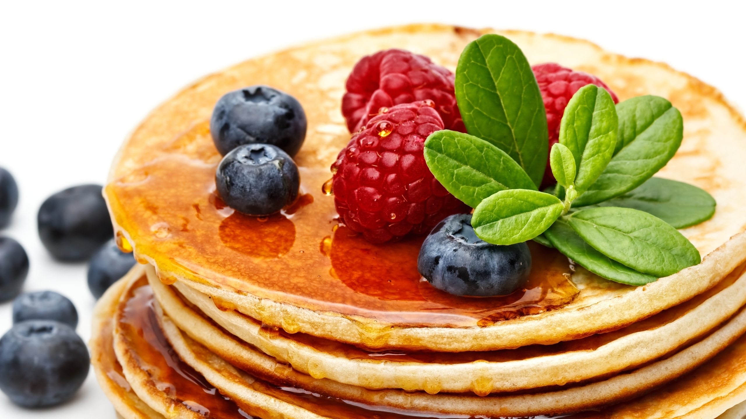 Image: Pancakes, honey, berries, raspberries, blueberries, listiki