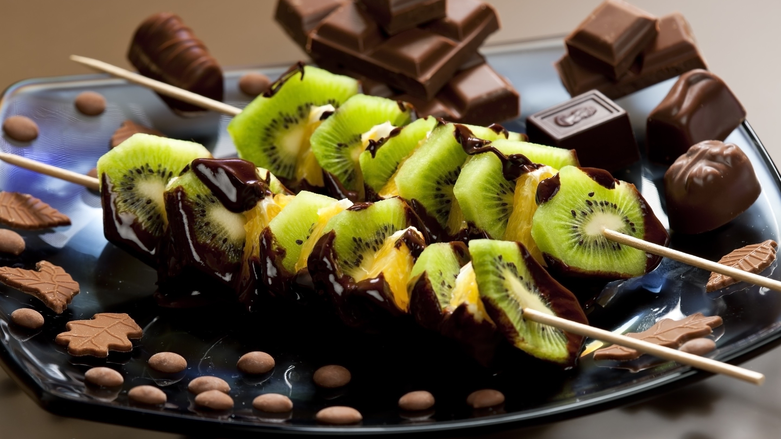 Image: Fruits, kiwi, chocolate, candy, skewers