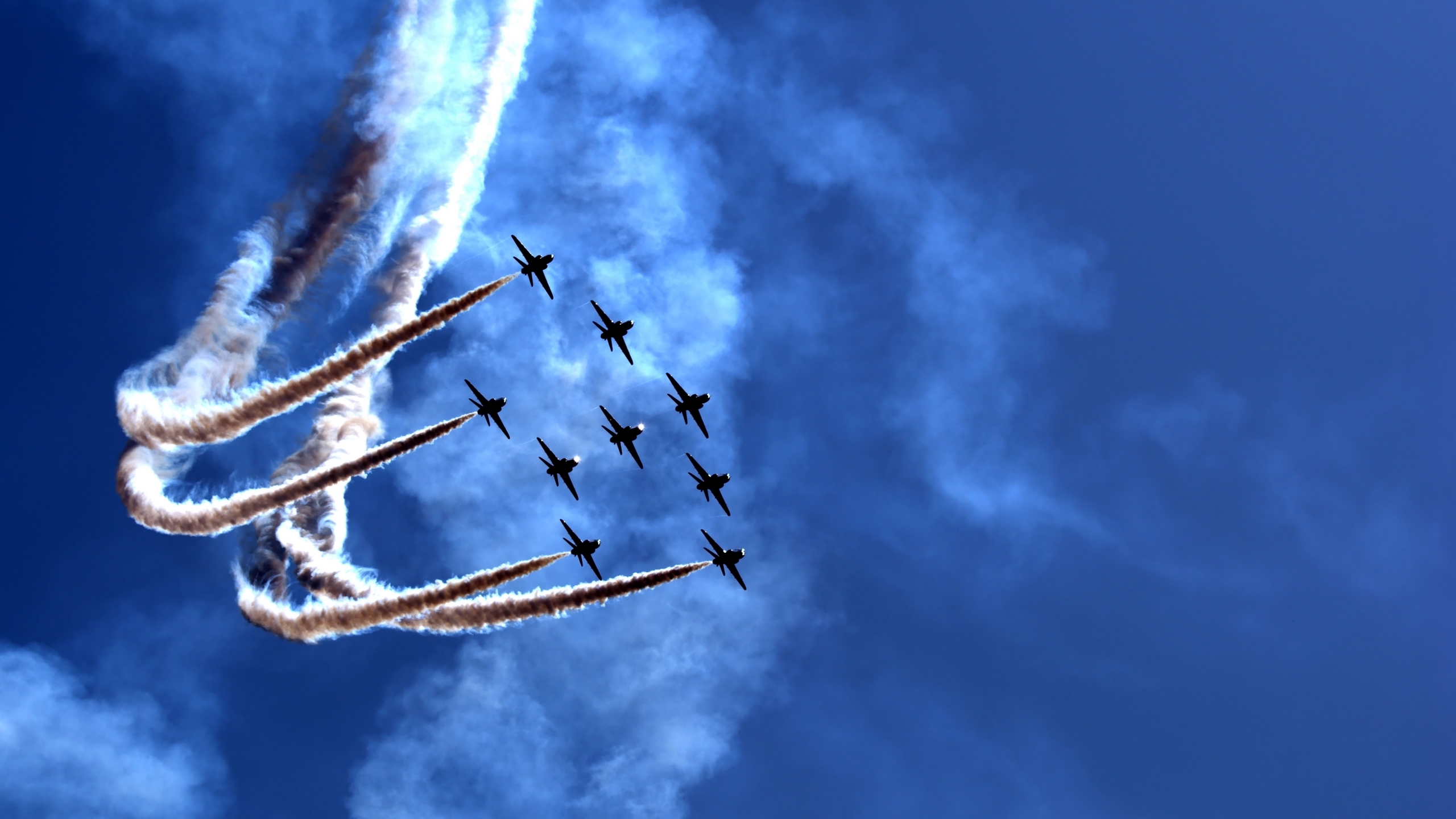 Image: Planes, stunt, dive, holiday, parade, air show, sky