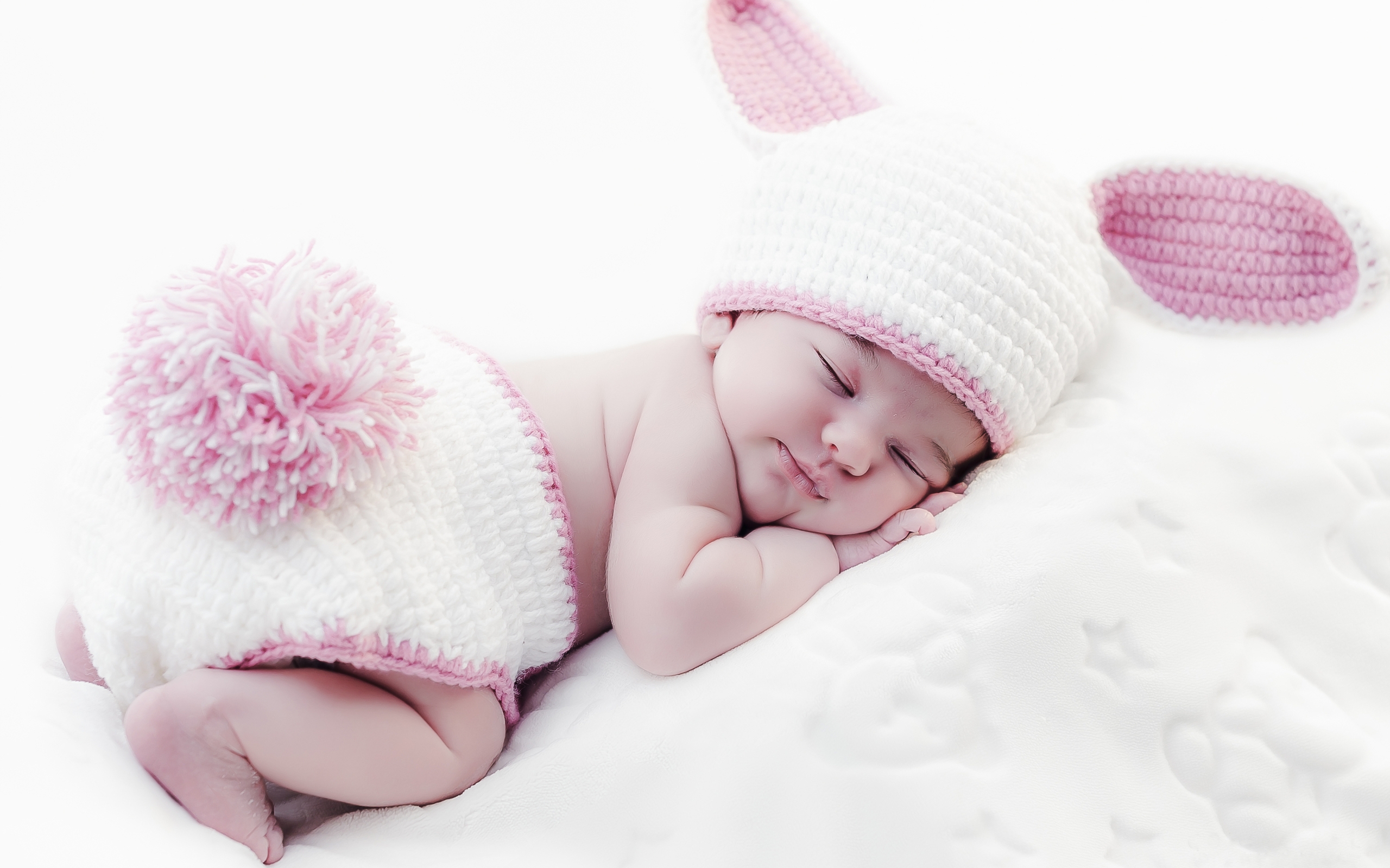 Картинка: Ребёнок, спит, младенец, одеяло, узоры, кролик, шапка, ушки, хвостик