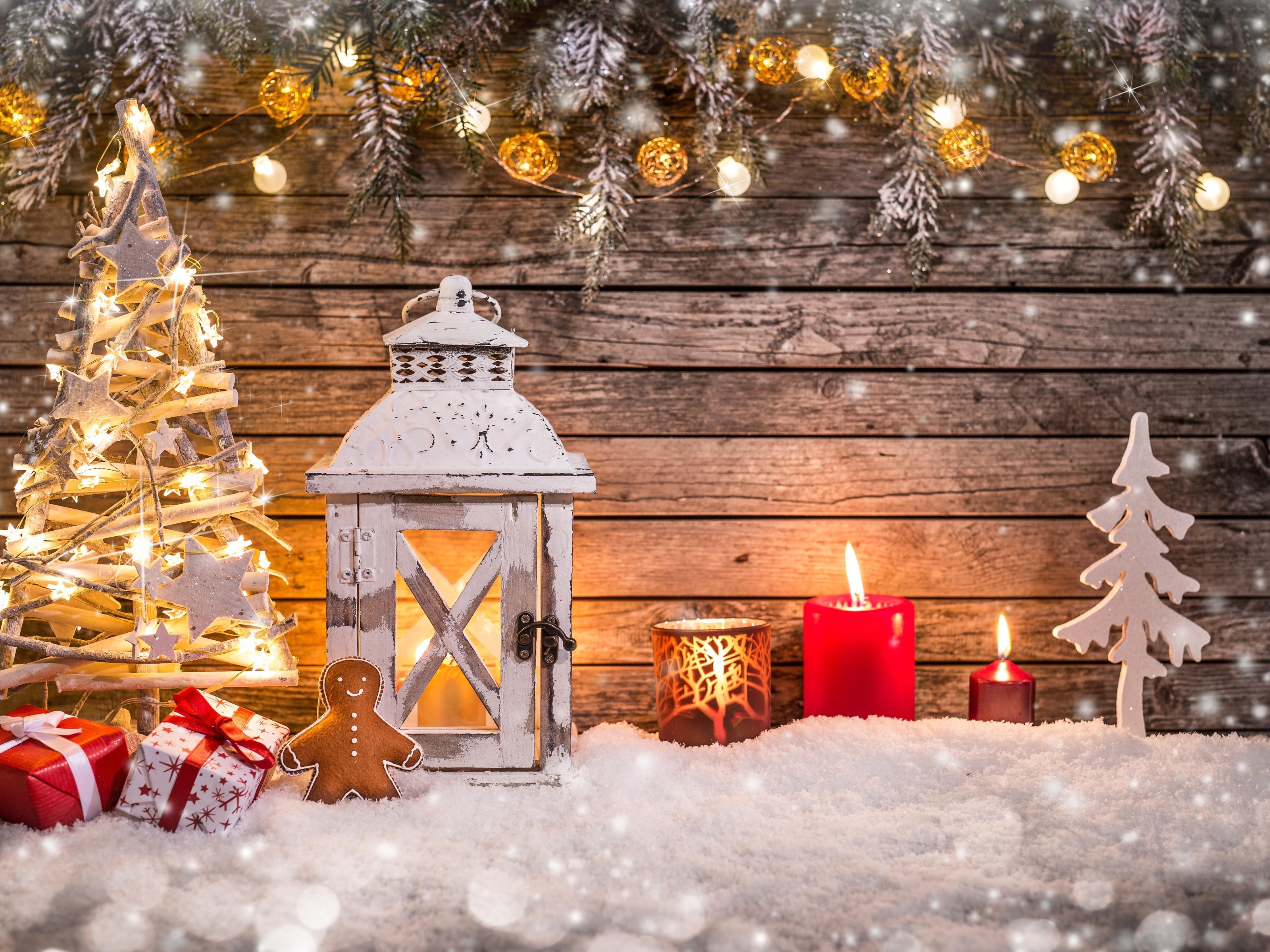 Картинка: Новый год, елка, подарки, украшение, фонарь, свечи