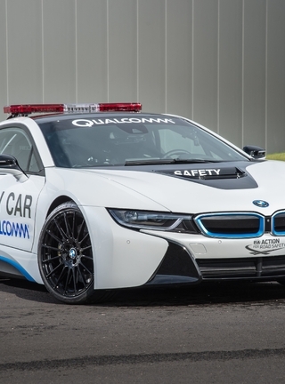 Картинка: BMW, i8, safety car, белый, суперкар, электромобиль, мигалка, асфальт