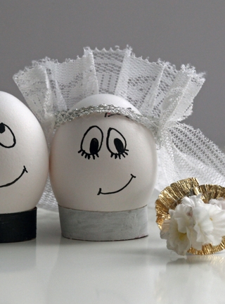 Image: Eggs, groom, bride, wedding, bouquet, veil, glasses, face, humor