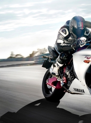 Картинка: Yamaha, байк, водитель, байкер, скорость, поворот, дорога, небо