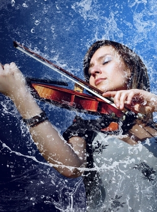 Image: Girl, violin, bow, drop, water, splashing, blue background
