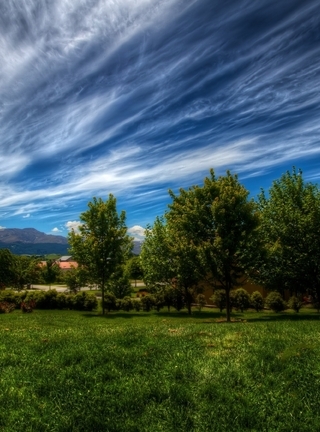 Картинка: Пейзаж, деревья, зелень, трава, облака, небо, горы