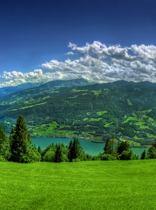 Картинка: вода, облака, горы, небо, поле, деревья, природа