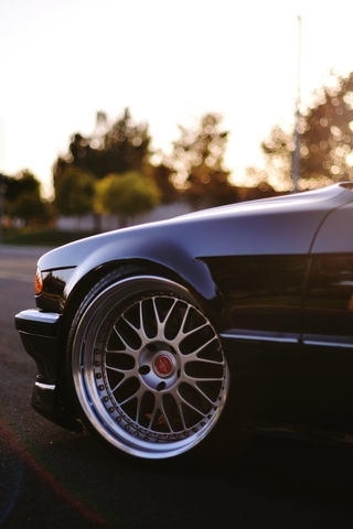 Картинка: BMW, E38, тюнинг, колесо, диск, дорога, разметка, вечер, солнце