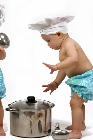 Image: Kids, children, cooks, hood, pants, pots, kitchenware, ladle, skimmer, game
