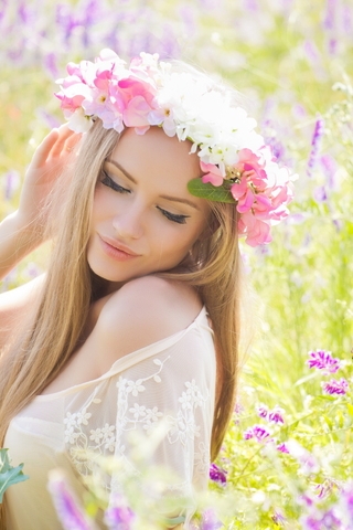 Картинка: Блондинка, лицо, волосы, цветы, лаванда, венок, девушка