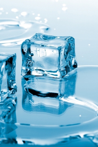 Image: Cubes, ice, water, glass, reflection