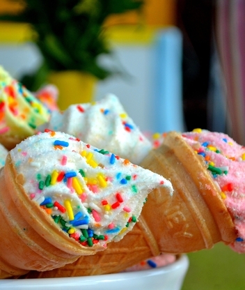 Картинка: Рожок, мороженое, сливочное, конфетти