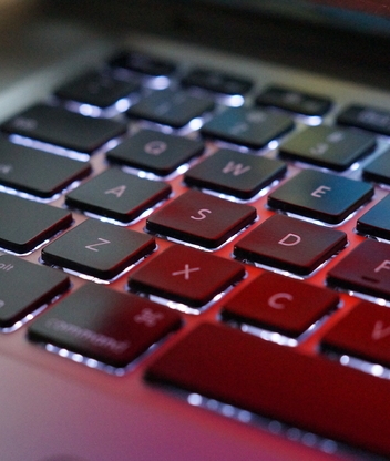 Картинка: Клавиши, кнопки, светятся, клавиатура, ноутбук, обозначения