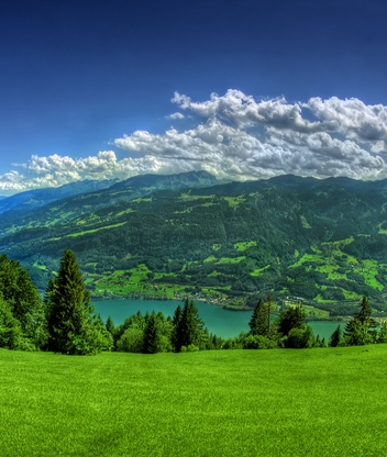 Картинка: вода, облака, горы, небо, поле, деревья, природа