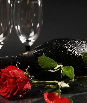 Картинка: Бокалы, бутылка, шампанское, роза, цветок, романтика, тёмный фон