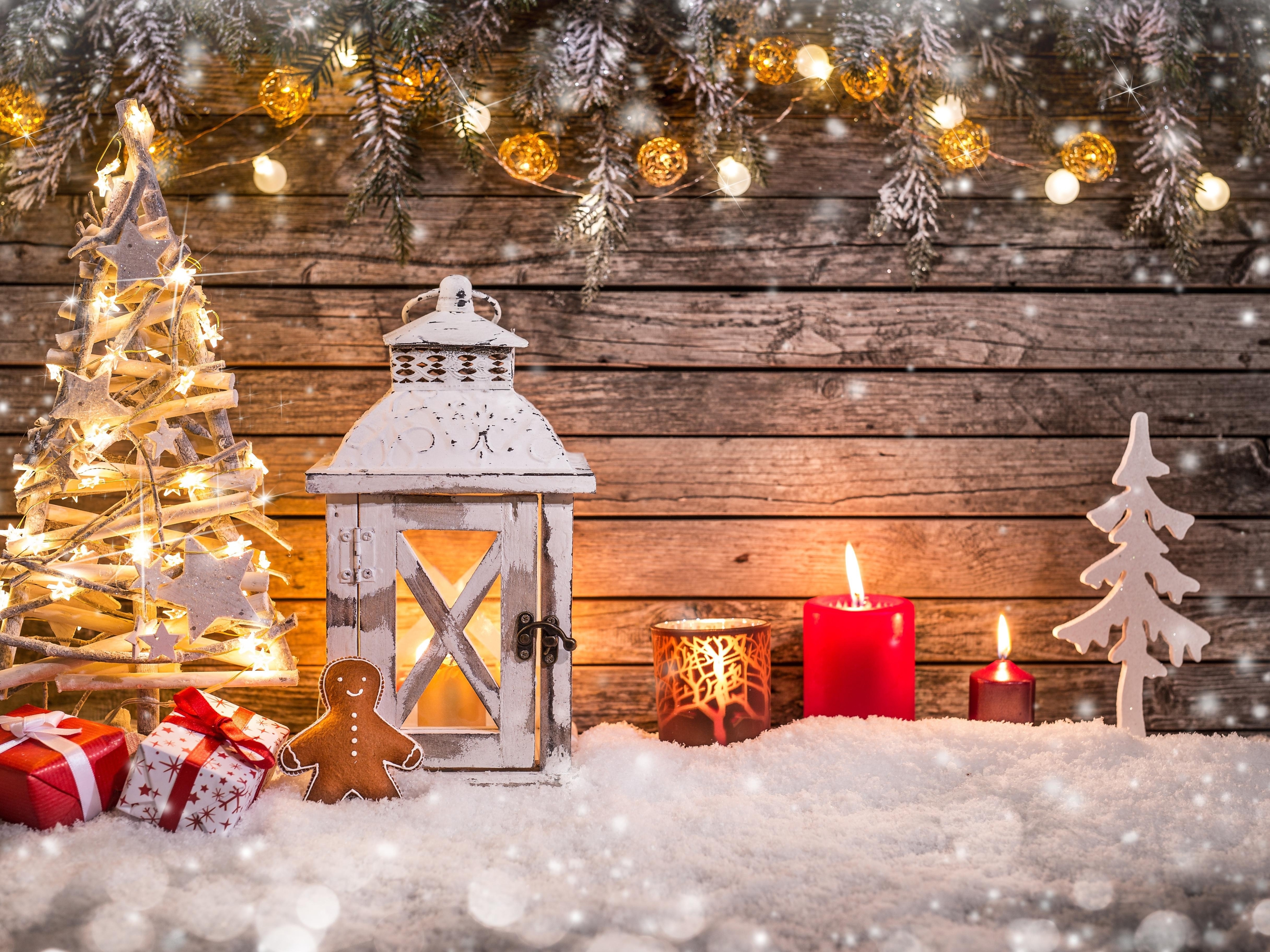 Картинка: Новый год, елка, подарки, украшение, фонарь, свечи