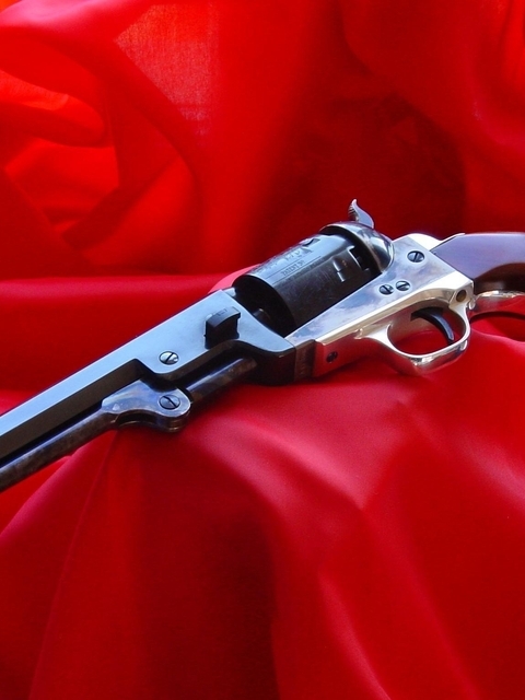 Картинка: Оружие, револьвер, лежит, ткань, красная