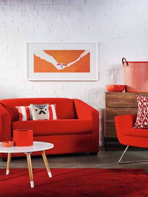 Картинка: Декор, комната, красный, цвет, интерьер, диван, кресло, подушки, картина, ковёр, стена, кирпичная