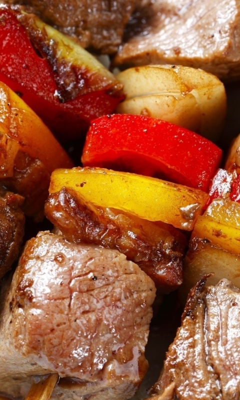 Картинка: Шашлык, мясо, овощи, шпажки, огонь