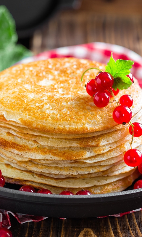 Image: Pancakes, berries, currants, red