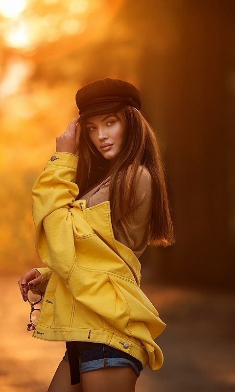 Картинка: Девушка, кепка, жёлтая, куртка