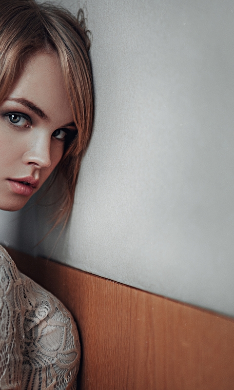 Картинка: Девушка, модель, Анастасия Щеглова, взгляд, стена, причёска, Gera