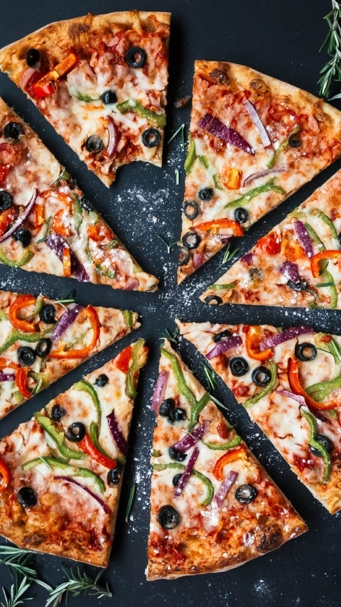 Image: Pizza, slices, sliced, garlic, pepper, beer