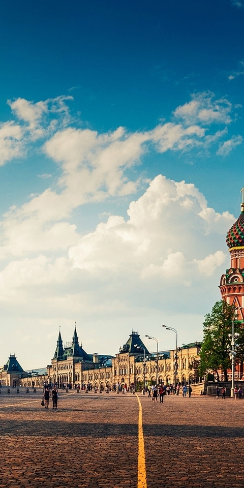 Картинка: Москва, храм, собор, Красная площадь, Спасская башня, Кремль, куранты, люди, небо, облака