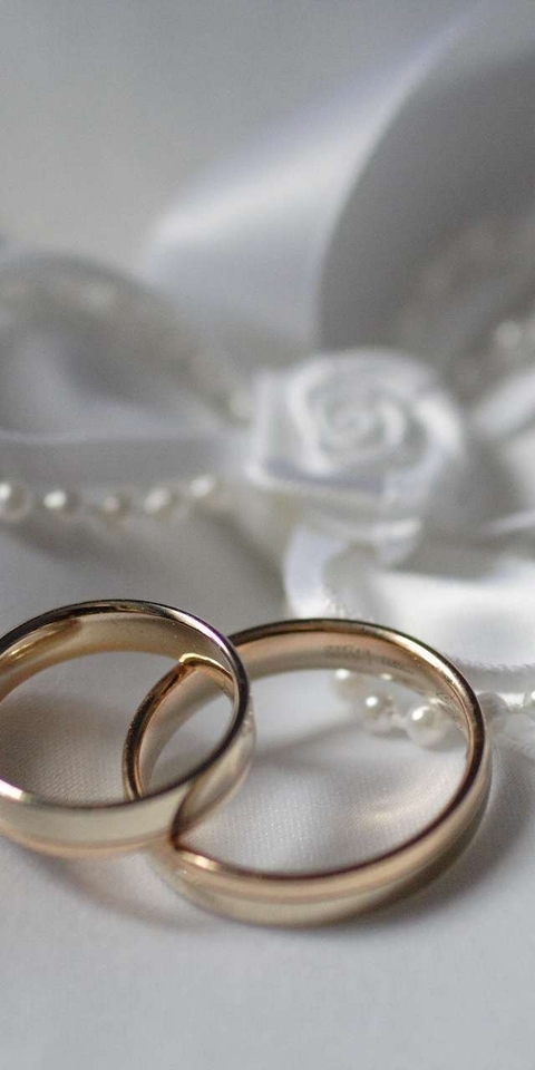 Image: Wedding, wedding rings, bow, beads