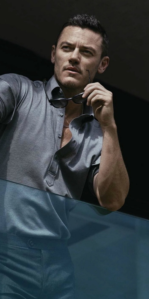 Картинка: Мужчина, актёр, Люк Эванс, лицо, взгляд, очки, рубашка, стекло