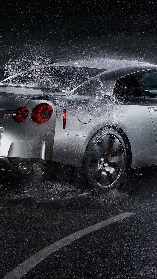Image: Nissan GTR, splashes, rain, road, speed, rotation