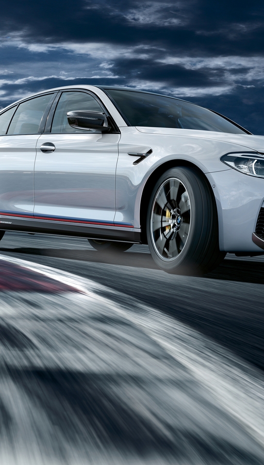Картинка: Гоночный трек, машина, скорость, движение, в повороте, BMW, M5, облака