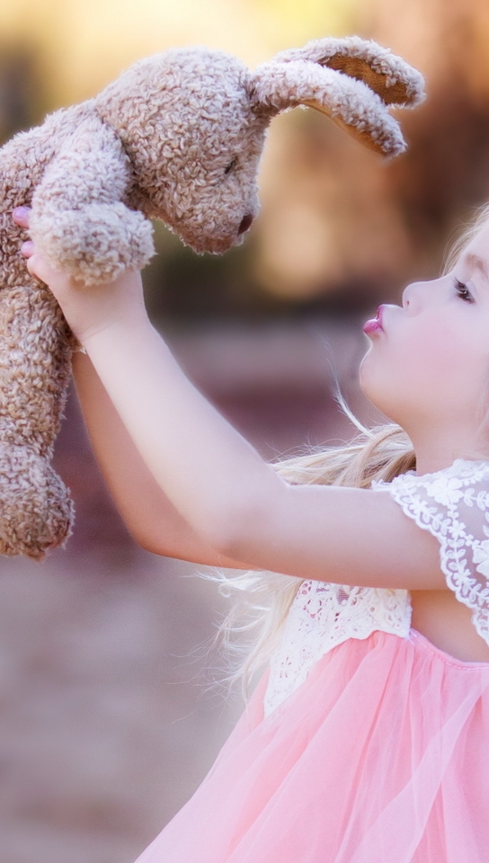 Картинка: Девочка, ребёнок, волосы, цветы, венок, платье, розовое, игрушка, заяц