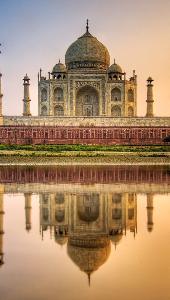 Image: Taj Mahal, India, reflection