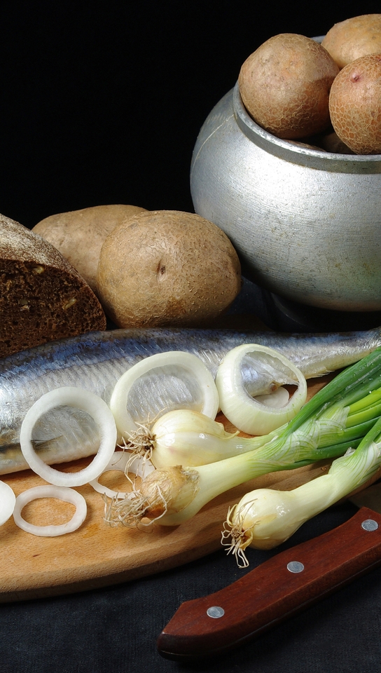 Картинка: Картофель, печёный, селёдка, рыба, лук, кольца, хлеб, доска, нож