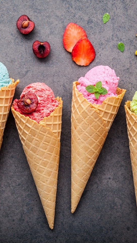 Image: Ice cream, cone, wafer, delicious, berries, slices